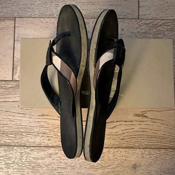 BURBERRY BLACK NOVA CHECK SANDALS FLIP FLOPS SIZE 37 / 7 - Picture 7 of 13